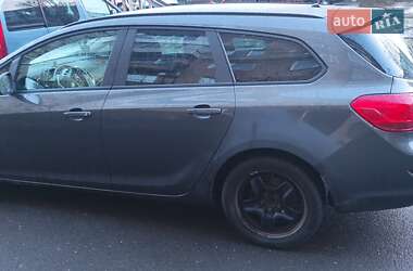 Универсал Opel Astra 2011 в 