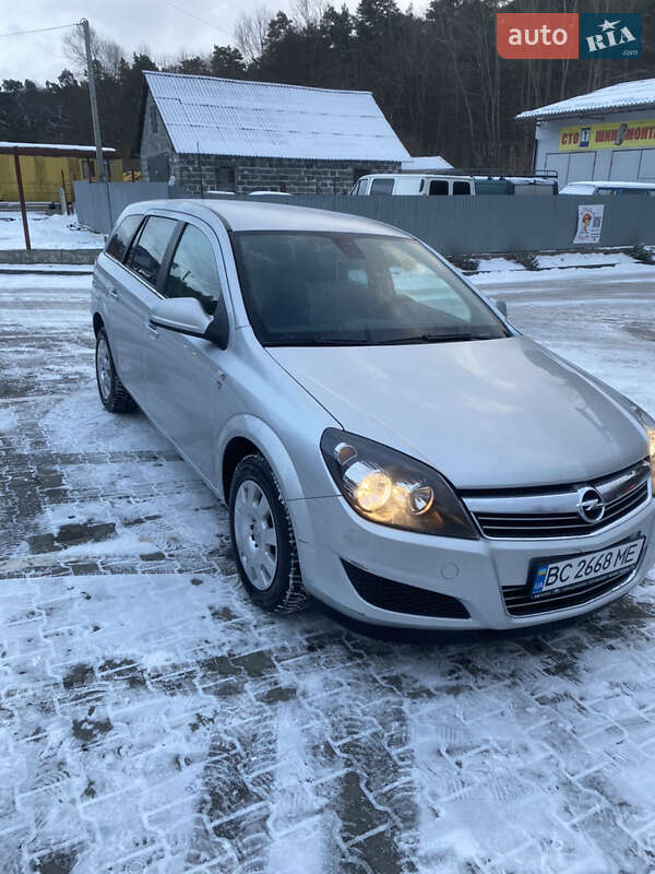 Универсал Opel Astra 2010 в Львове