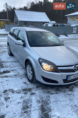 Універсал Opel Astra 2010 в Львові