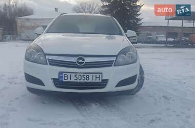 Универсал Opel Astra 2011 в Хороле