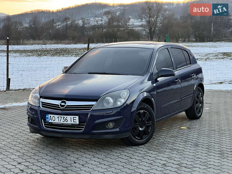 Хэтчбек Opel Astra 2008 в Сваляве