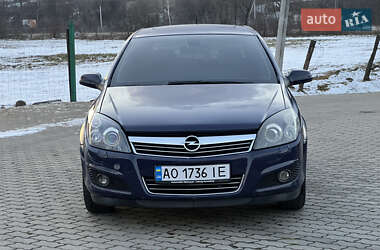 Хэтчбек Opel Astra 2008 в Сваляве