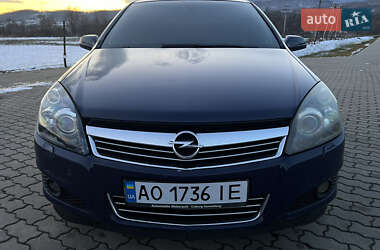 Хэтчбек Opel Astra 2008 в Сваляве