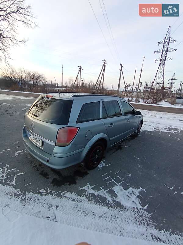 Универсал Opel Astra 2006 в Кременце