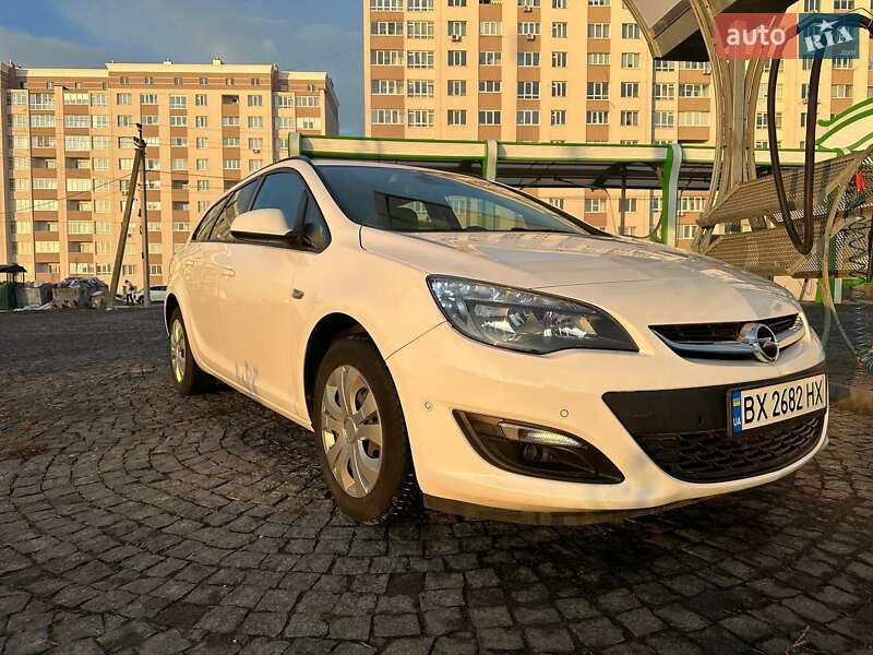 Універсал Opel Astra 2014 в Хмельницькому