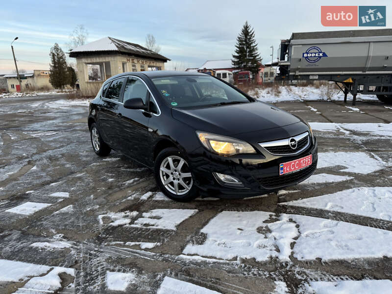 Хетчбек Opel Astra 2011 в Надвірній