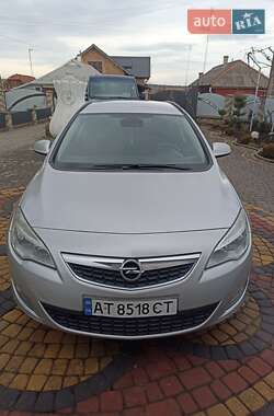 Універсал Opel Astra 2012 в Коломиї