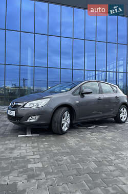 Opel Astra 2011