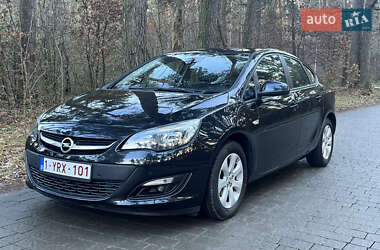 Седан Opel Astra 2014 в Львові