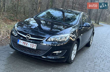 Седан Opel Astra 2014 в Львові