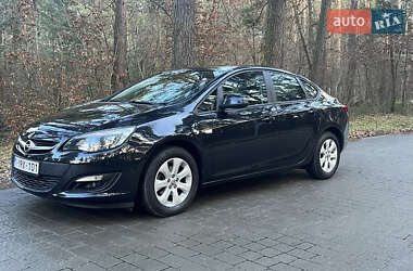 Седан Opel Astra 2014 в Львові