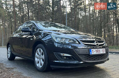 Седан Opel Astra 2014 в Львові