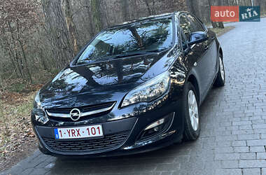 Седан Opel Astra 2014 в Львові