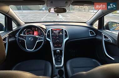 Універсал Opel Astra 2014 в Луцьку