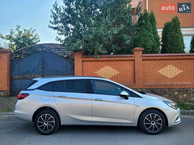 Универсал Opel Astra 2017 в Хмельницком