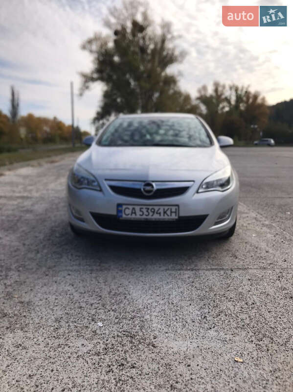 Хетчбек Opel Astra 2011 в Каневі