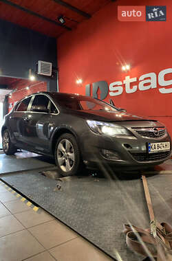 Opel Astra 2012