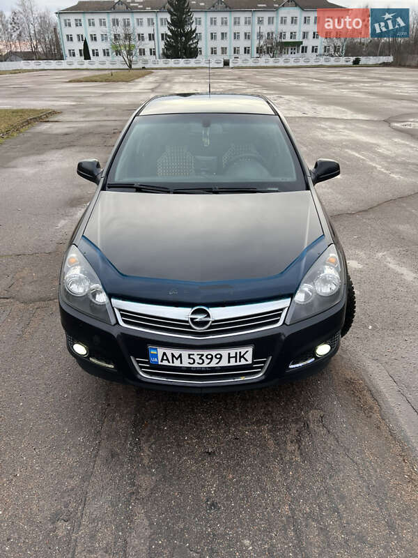 Седан Opel Astra 2012 в Емильчине