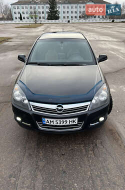 Седан Opel Astra 2012 в Емильчине