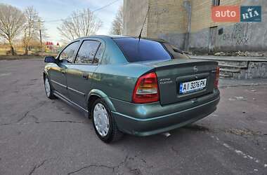 Седан Opel Astra 2006 в Обухові