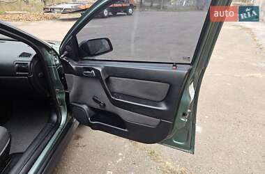 Седан Opel Astra 2006 в Обухові