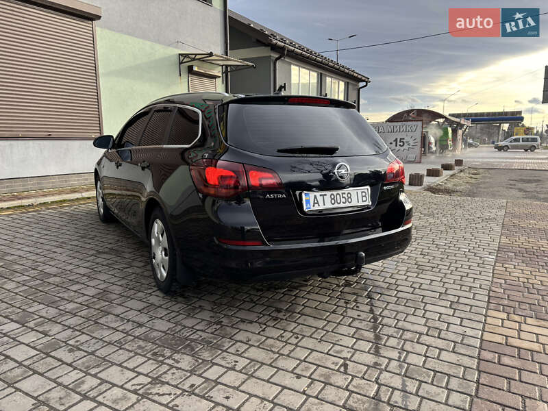 Opel Astra 2011