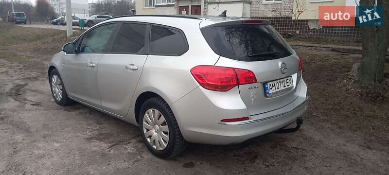 Универсал Opel Astra 2012 в Житомире