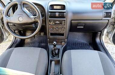 Седан Opel Astra 2005 в Зміїві