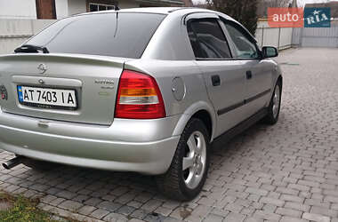 Хэтчбек Opel Astra 2000 в 
