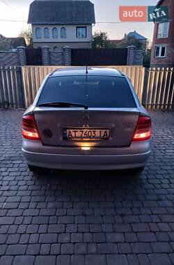 Хэтчбек Opel Astra 2000 в 