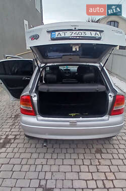 Хэтчбек Opel Astra 2000 в 