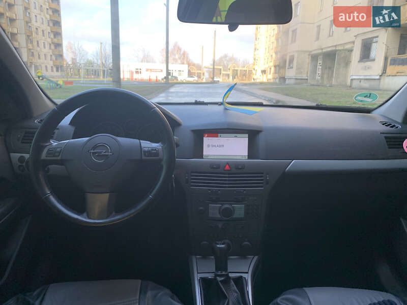Хэтчбек Opel Astra 2005 в Долинской