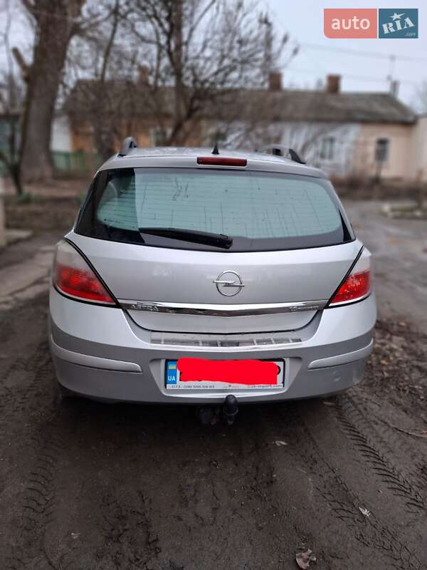 Хэтчбек Opel Astra 2005 в Синельниково