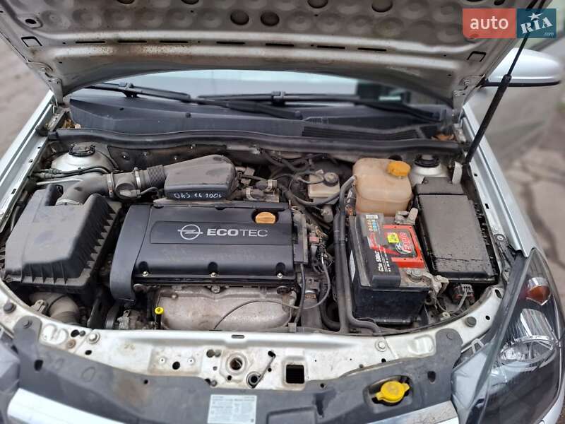 Хэтчбек Opel Astra 2005 в Синельниково