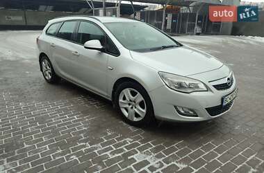 Універсал Opel Astra 2010 в Тернополі