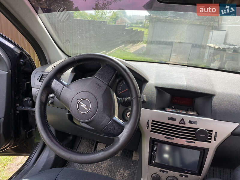Хэтчбек Opel Astra 2008 в Самборе