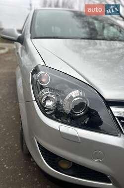 Універсал Opel Astra 2009 в Луцьку