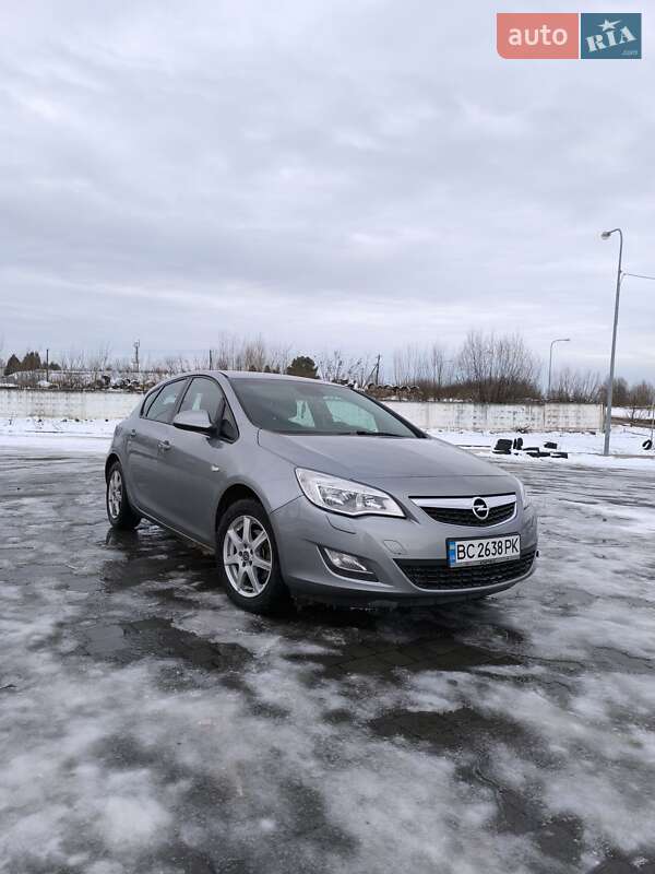 Хэтчбек Opel Astra 2011 в Львове