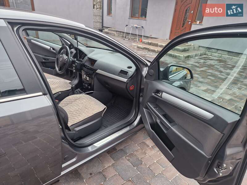 Универсал Opel Astra 2010 в Здолбунове