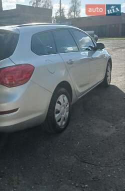 Універсал Opel Astra 2011 в Мені