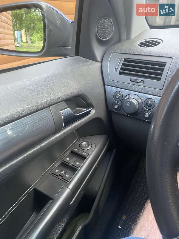 Универсал Opel Astra 2005 в Радомышле