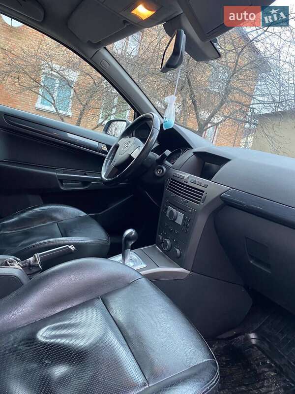 Хэтчбек Opel Astra 2004 в Гайвороне