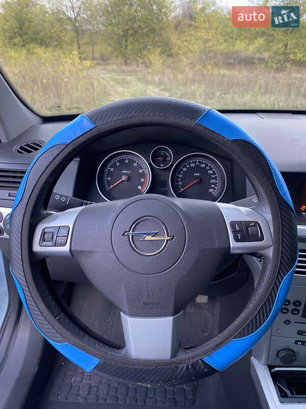 Хетчбек Opel Astra 2009 в Дніпрі