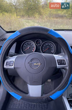 Хэтчбек Opel Astra 2009 в 