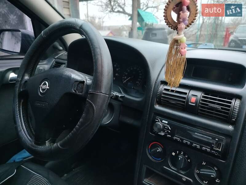 Седан Opel Astra 2006 в Еланце