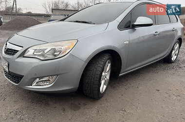 Универсал Opel Astra 2011 в 
