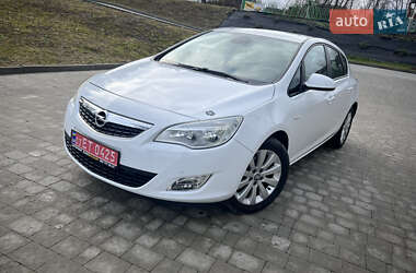 Хэтчбек Opel Astra 2011 в Львове