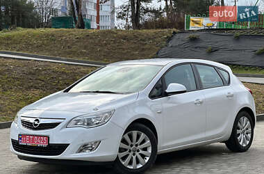 Opel Astra 2011