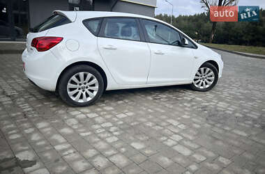 Хэтчбек Opel Astra 2011 в Львове