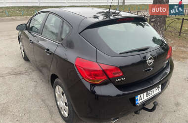 Хэтчбек Opel Astra 2010 в 